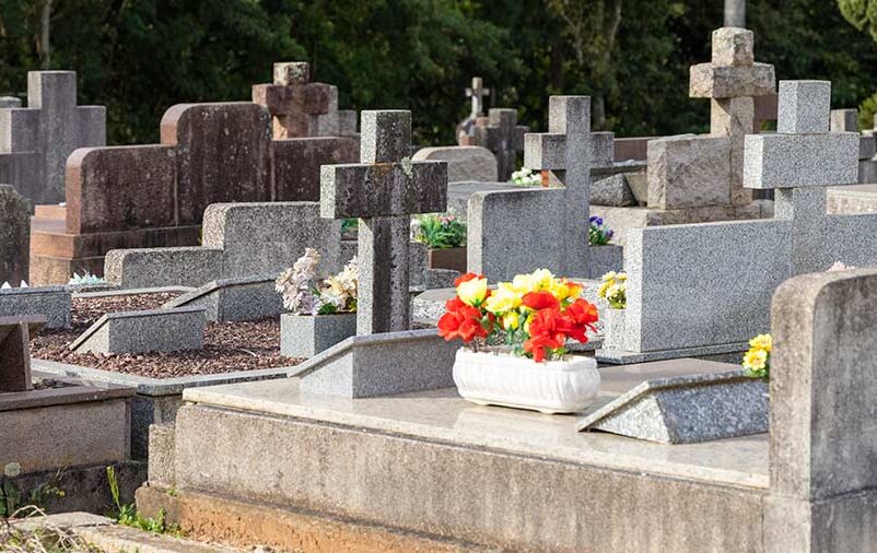Espaços para sepultamento: entenda como comprar jazigo!