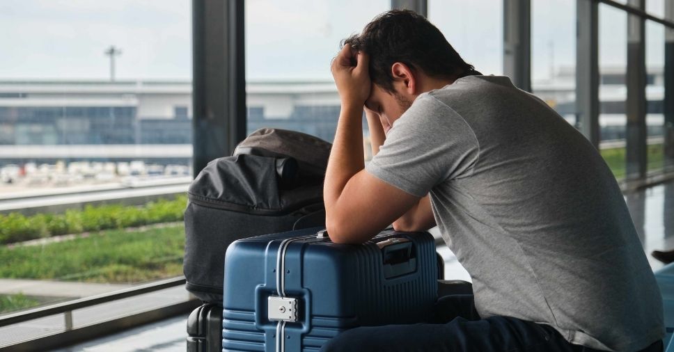 Homem que estava viajando esperando a repatriação de corpo.